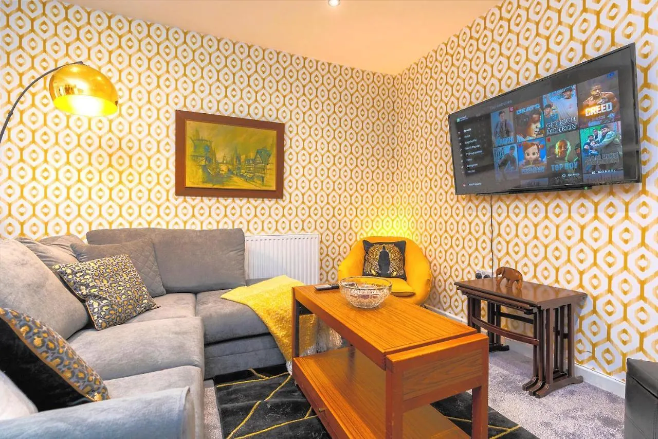 Spacious 5 Bed House, Perfect For Groups, Great Location Liverpool 0*,  United Kingdom