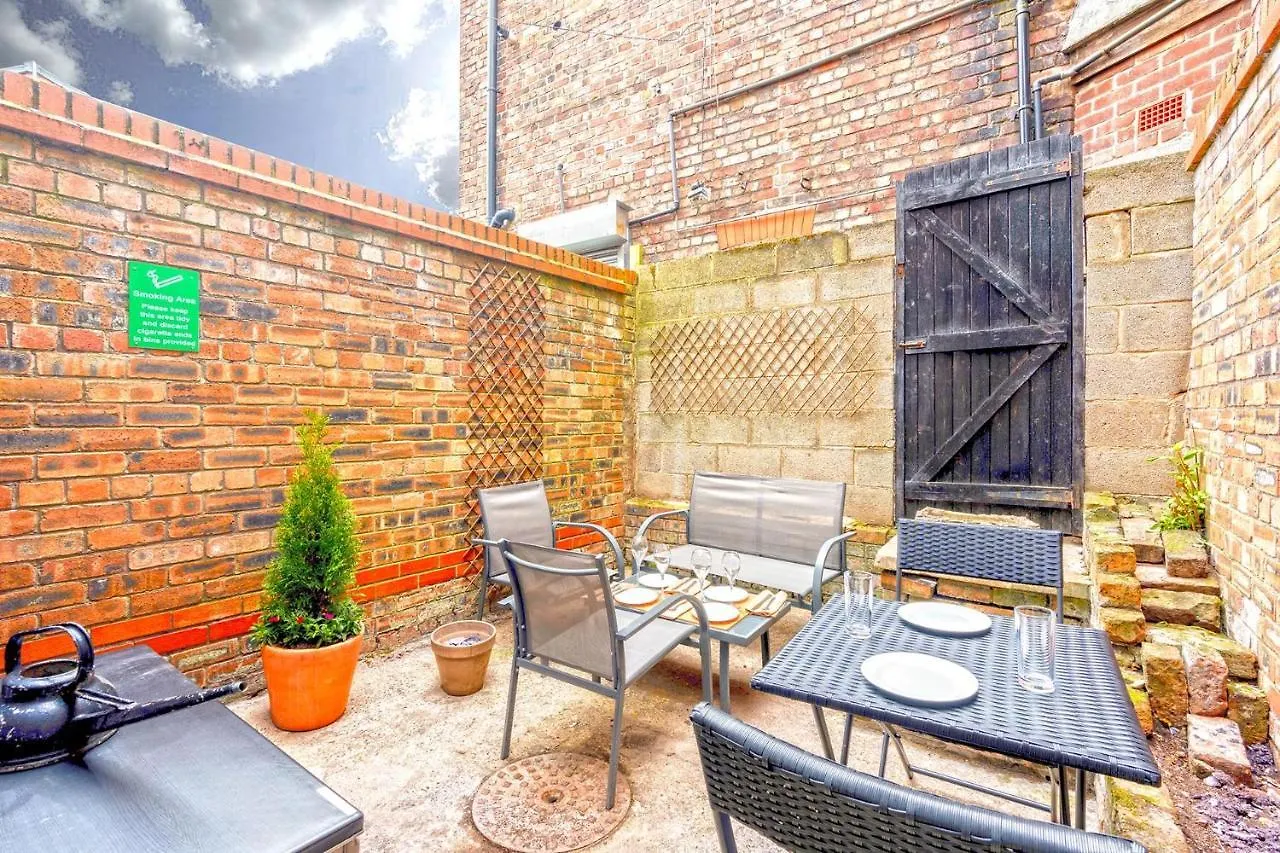 Spacious 5 Bed House, Perfect For Groups, Great Location Liverpool 0*,