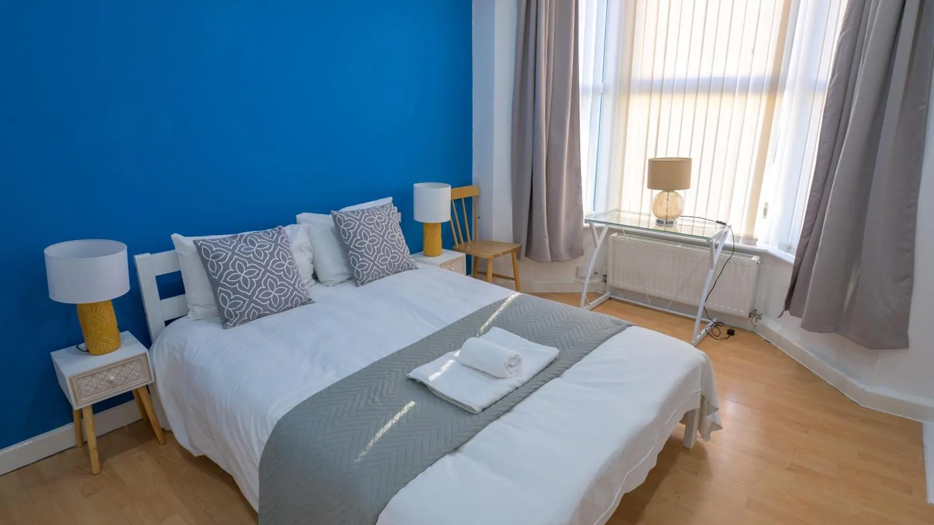 Spacious 5 Bed House, Perfect For Groups, Great Location Liverpool